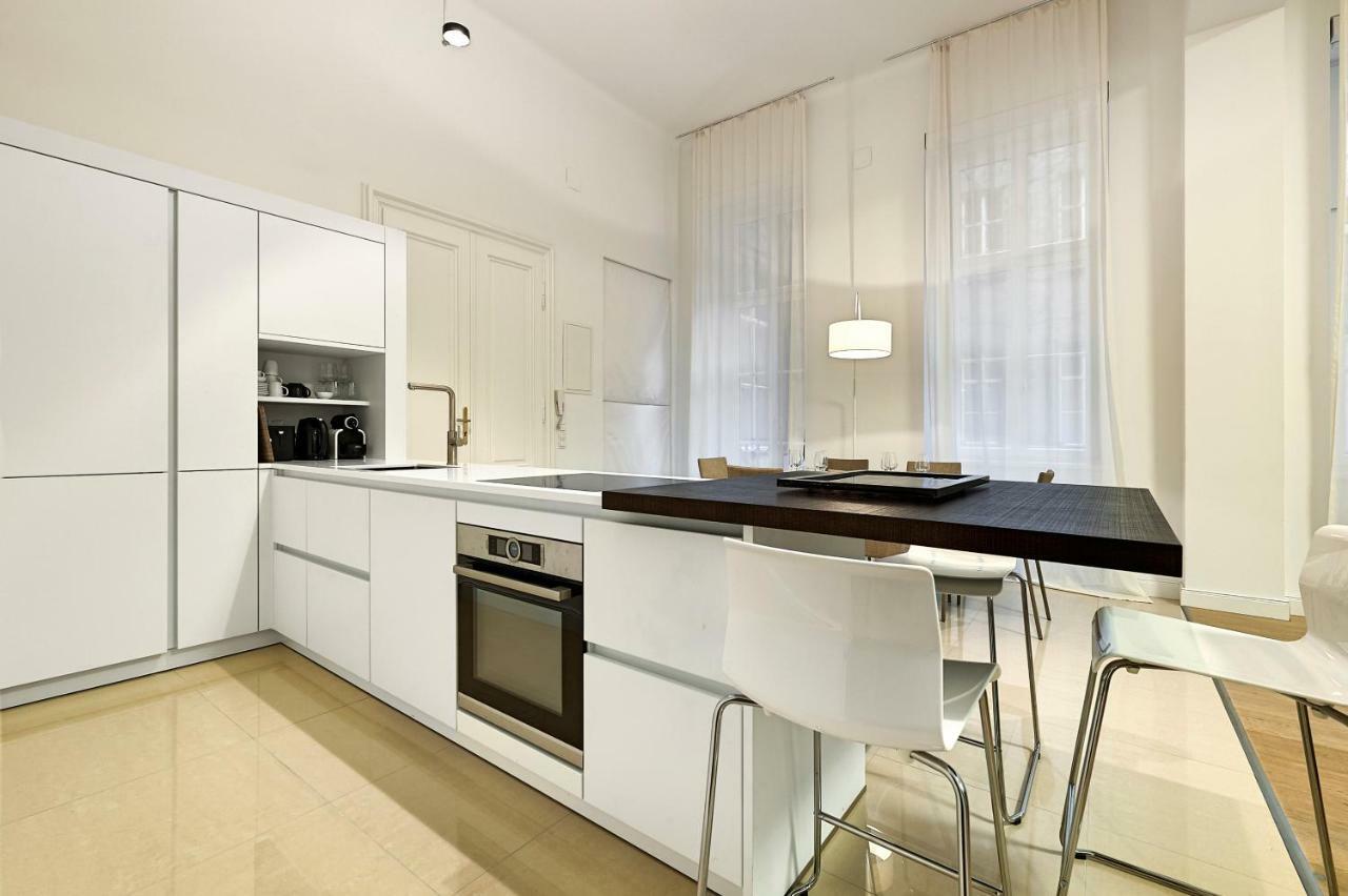 Central Luxury Apartment Wina Bagian luar foto